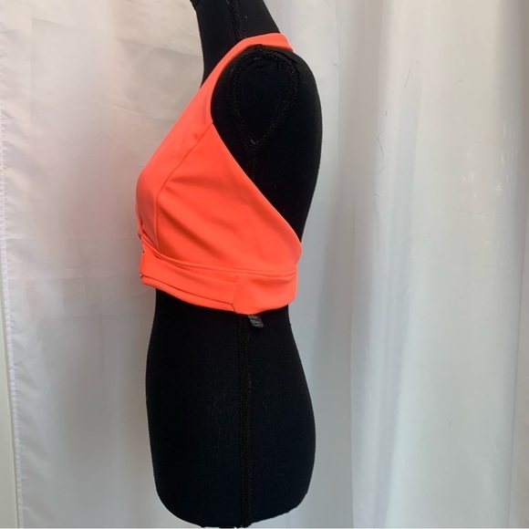 BEBE neon coral peach pink halter crop top open back Sz M NWOT - Picture 4 of 12